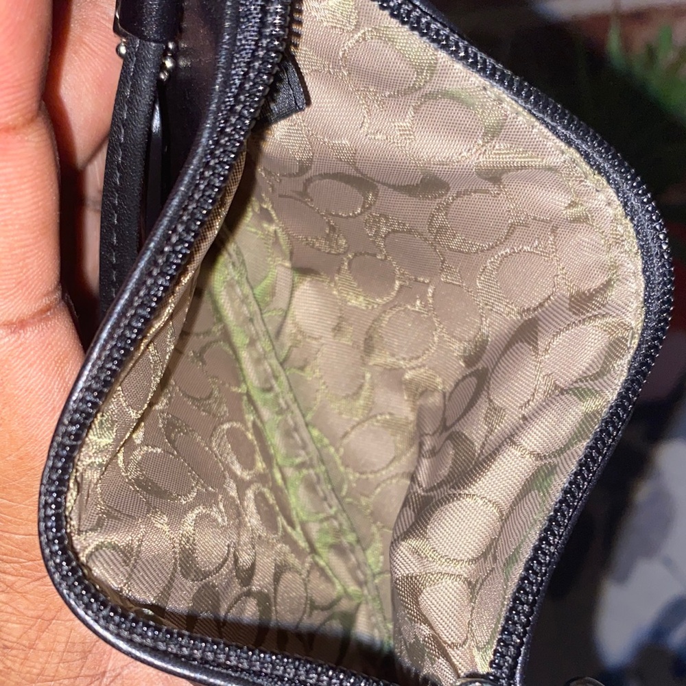 Coach wristlet sold - Picture 5 of 8